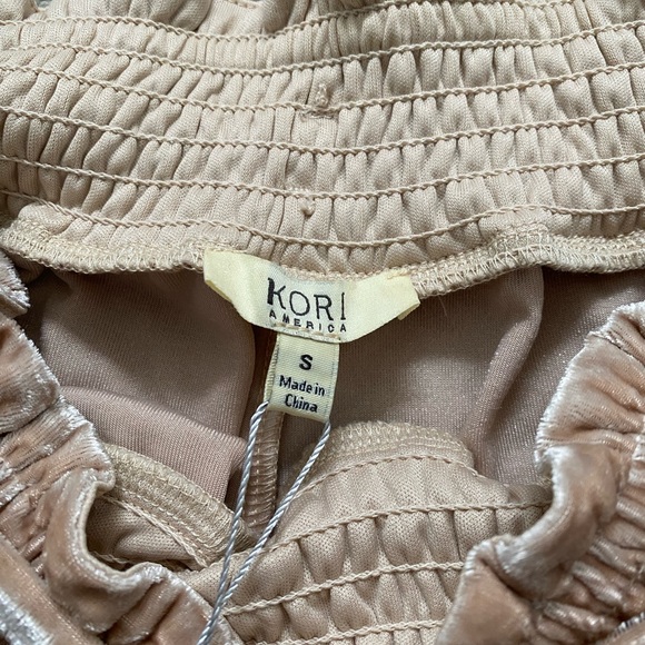 BNWT Gorgeous blush tan peach velvet pants by Kori. Size small. - Picture 6 of 9